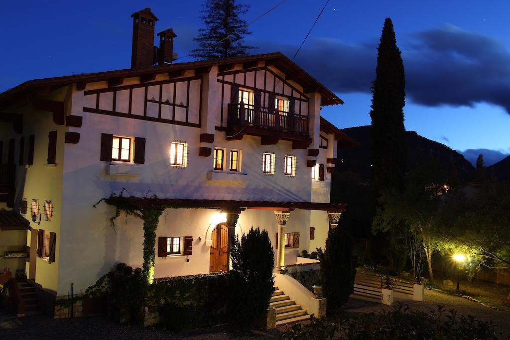 La Villa Du Parc Прад Экстерьер фото