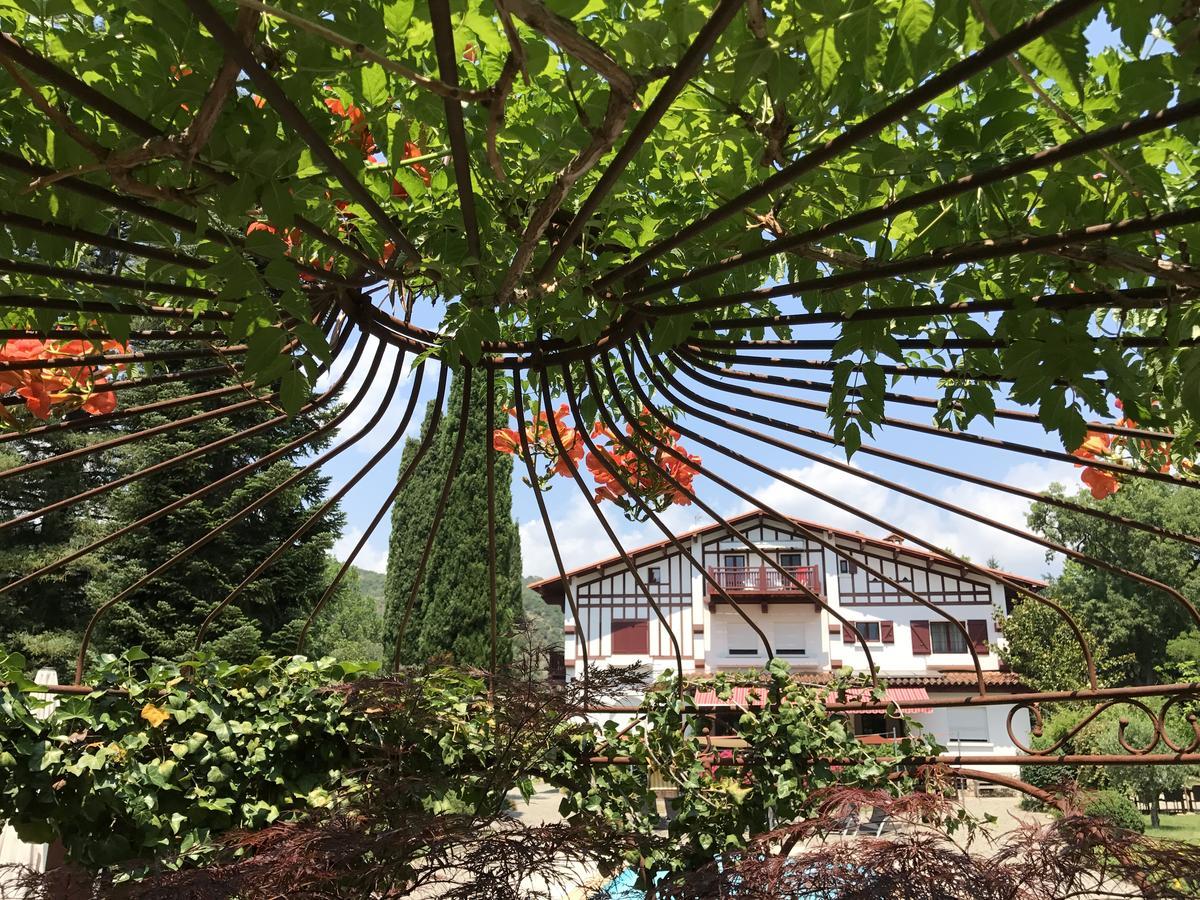 La Villa Du Parc Прад Экстерьер фото