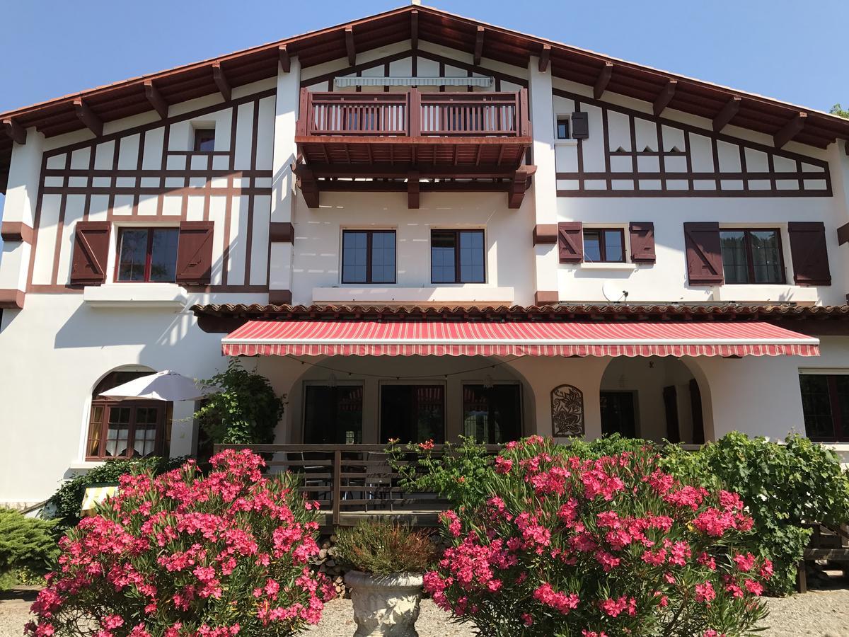 La Villa Du Parc Прад Экстерьер фото