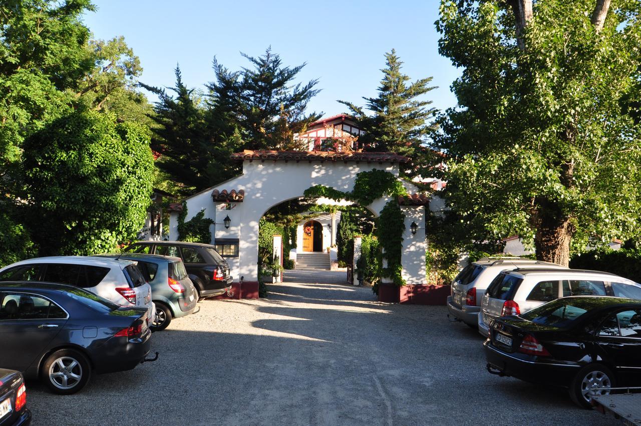 La Villa Du Parc Прад Экстерьер фото
