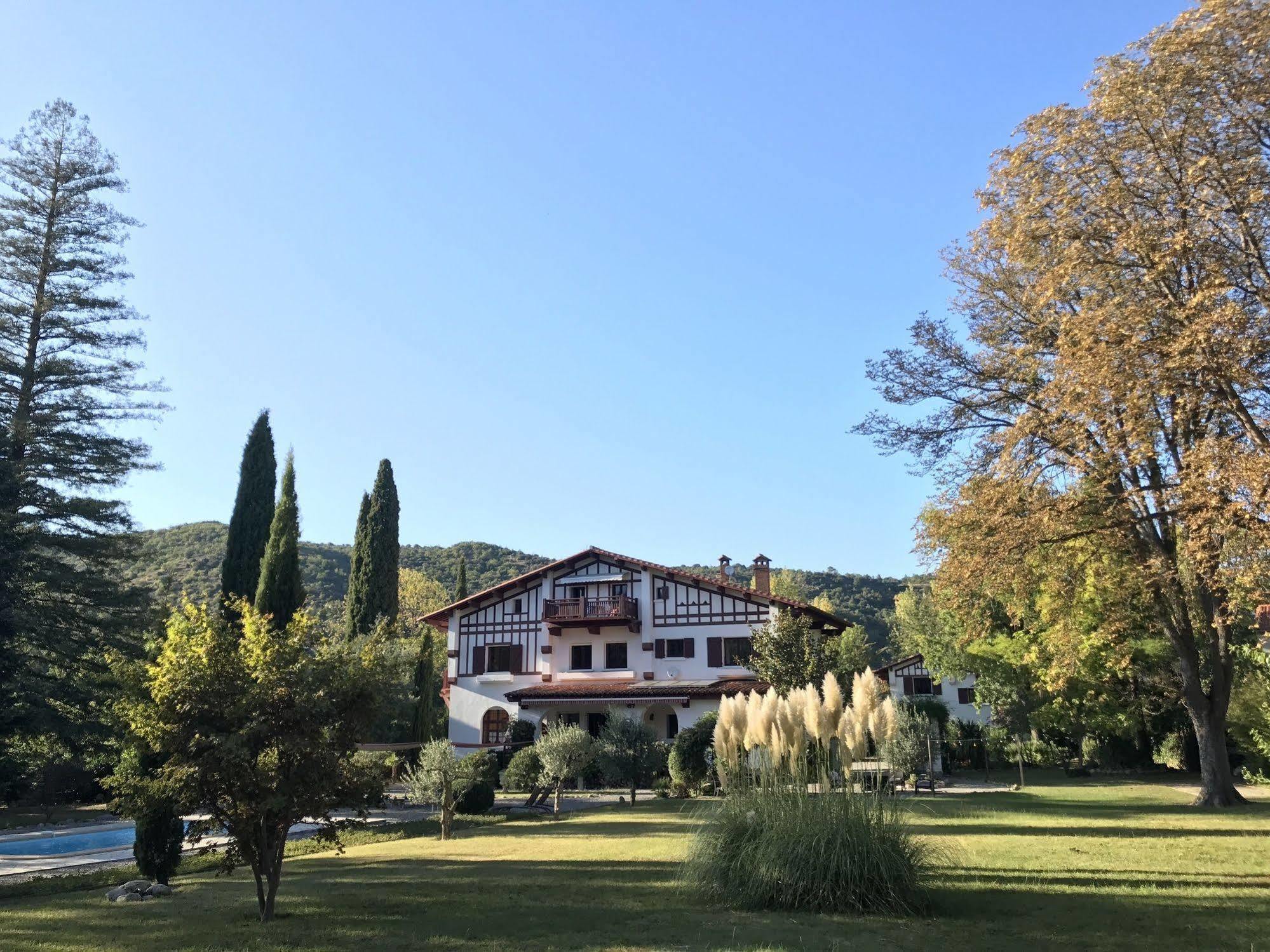 La Villa Du Parc Прад Экстерьер фото