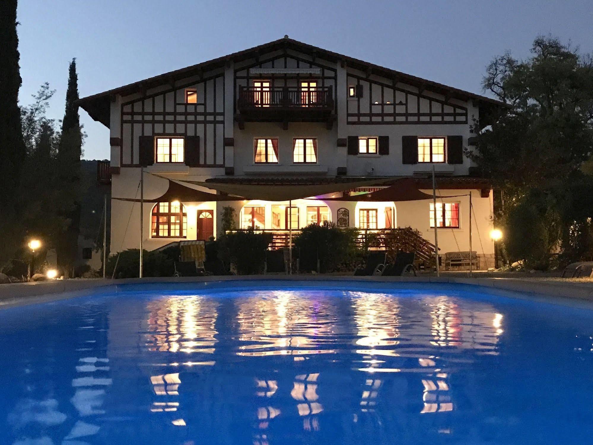 La Villa Du Parc Прад Экстерьер фото