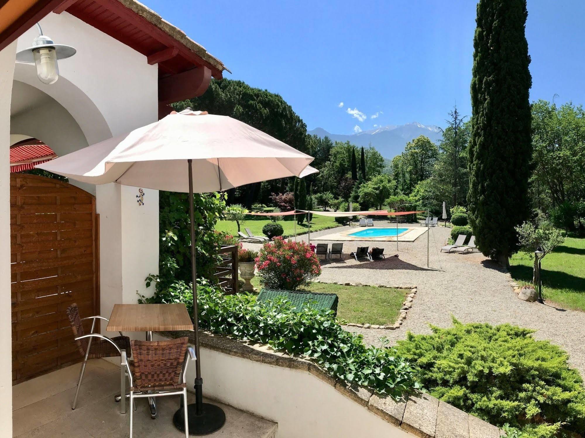 La Villa Du Parc Прад Экстерьер фото