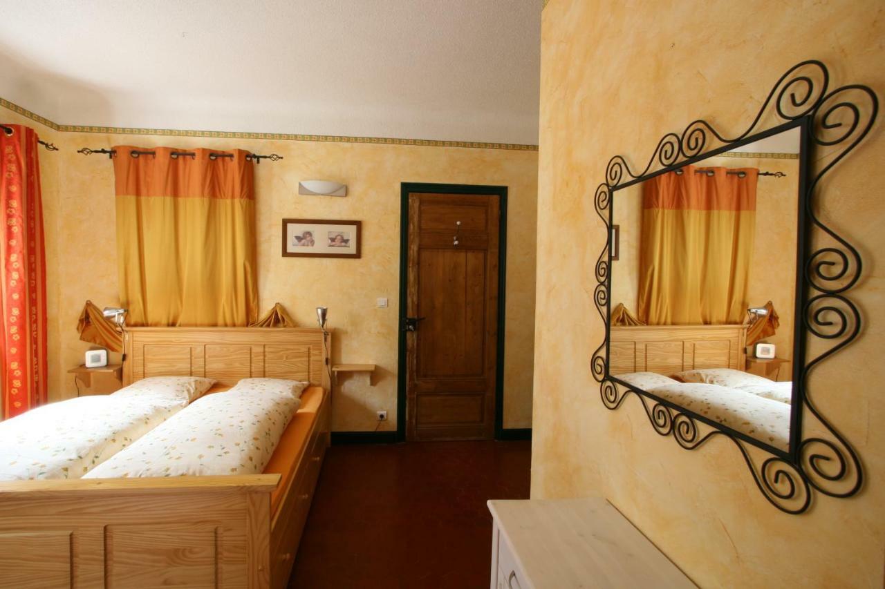 La Villa Du Parc Прад Номер фото